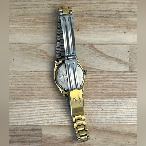 Seiko Ladies Watch Vintage Gold Tone Bracelet and Dial Day Date Windows - Picture 7 of 10